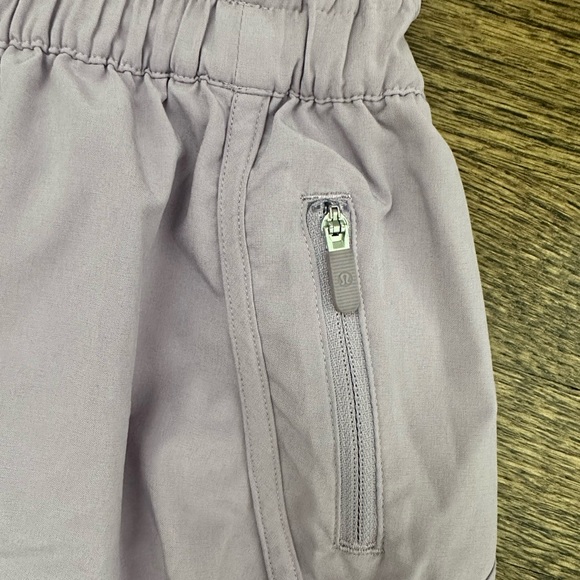 lululemon hotty hot shorts - Picture 2 of 4